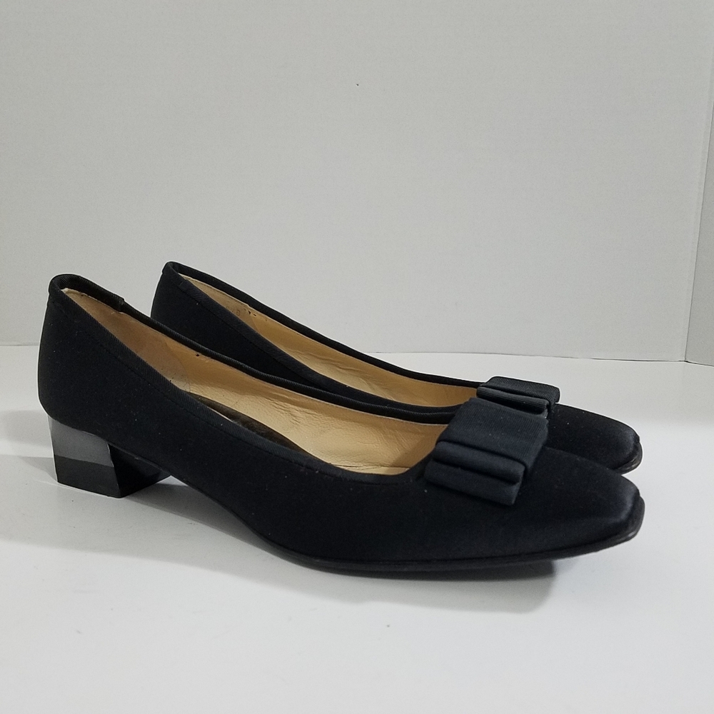 Amalfi by Rangoni Bow Black Pump 8.5B